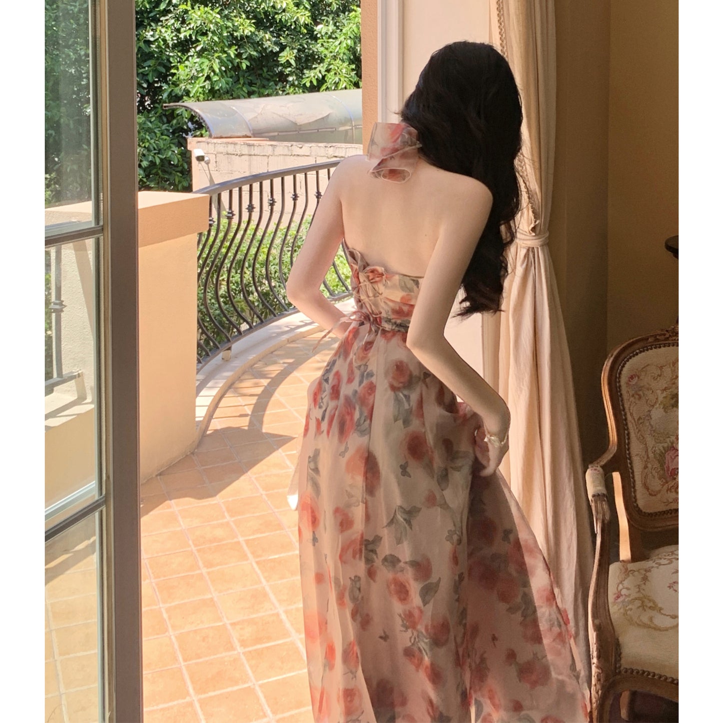 Tang Gongzi vacation-style tea break French-style halterneck dress, high-end feel, soft, first love fairy dress, elegant and ethereal.