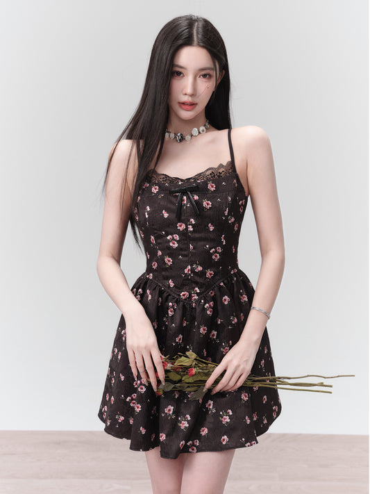 Dropping Rose Garden" - Exquisite floral dress, exuding a romantic and elegant atmosphere, perfect for a charming date.