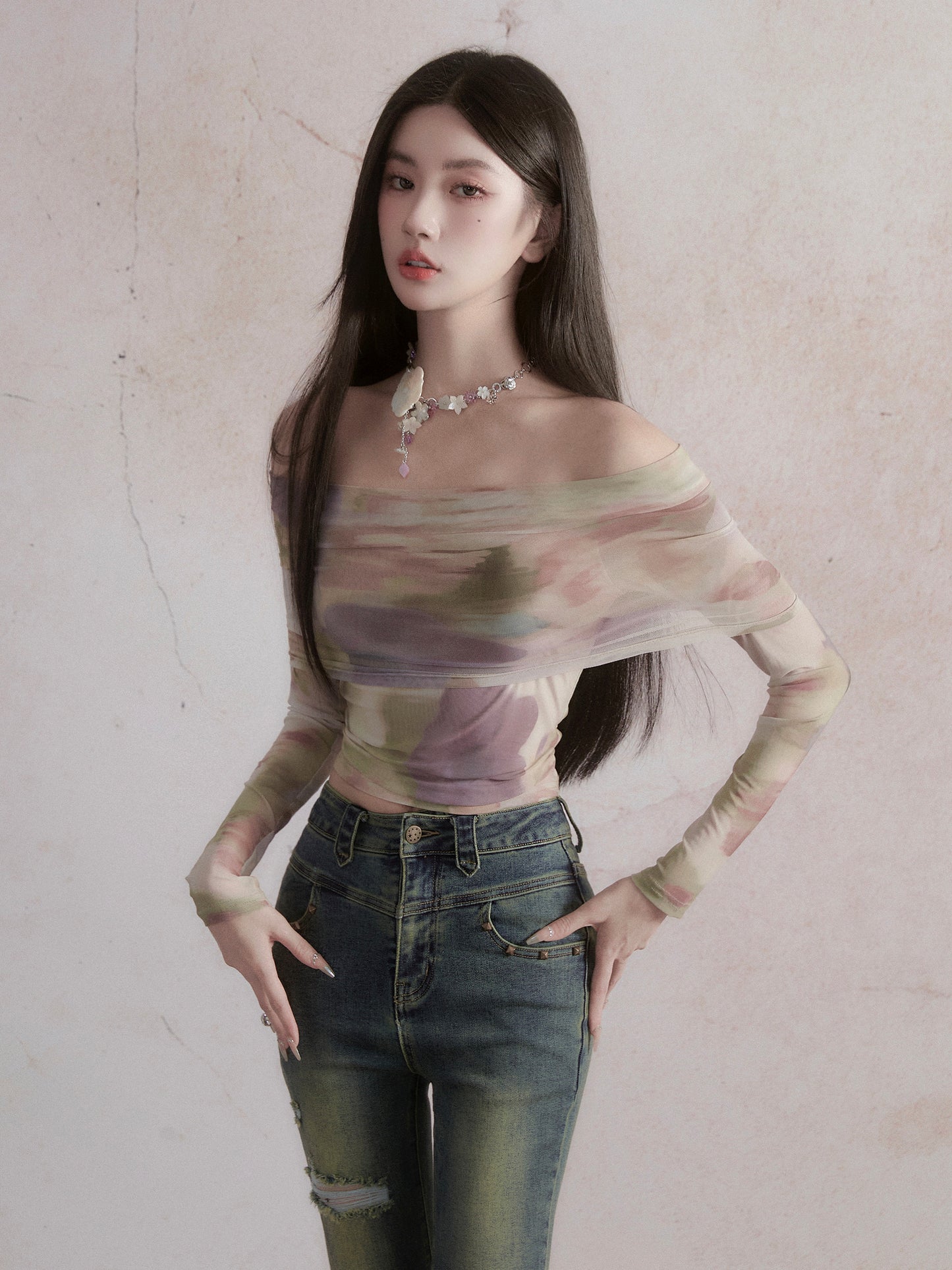 Exquisite Pictorial: Sweet and Spicy One-Shoulder Top with Tie-Dye Print Long Sleeves T-shirt