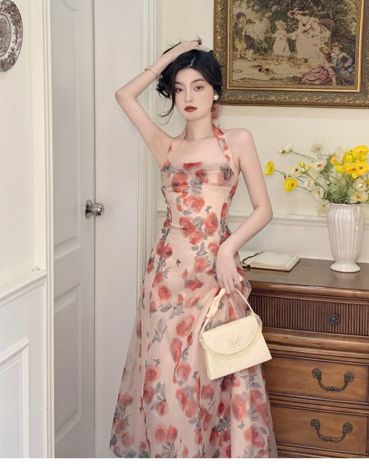 Tang Gongzi vacation-style tea break French-style halterneck dress, high-end feel, soft, first love fairy dress, elegant and ethereal.