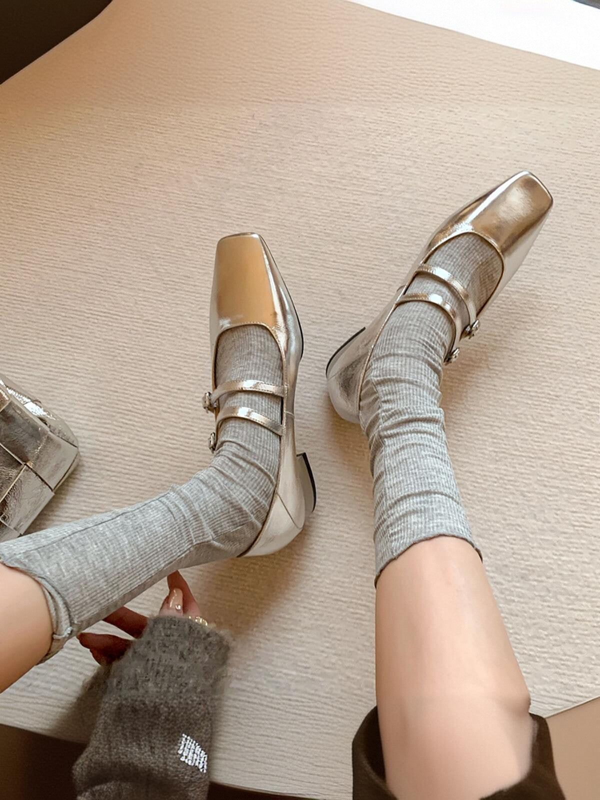 French-style high-end silver Mary Jane shoes for women, featuring a refined square toe and a single buckle thick heel shallow mouth single shoe.