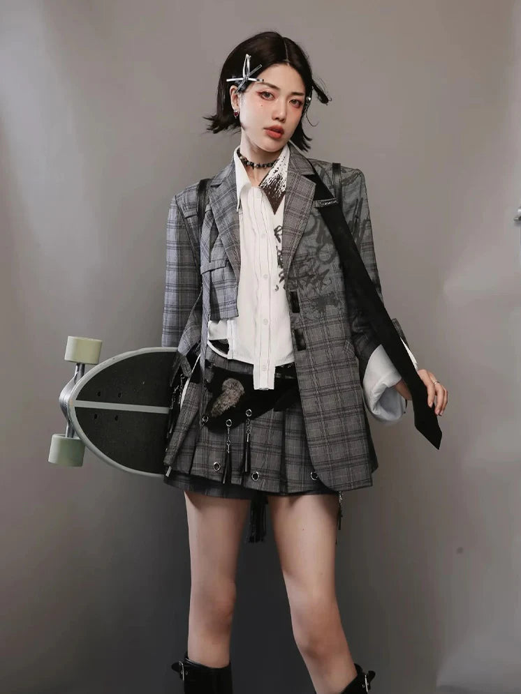 Graffiti Printed Plaid Loose Jacket & Pleated Culottes & Vest & Belt