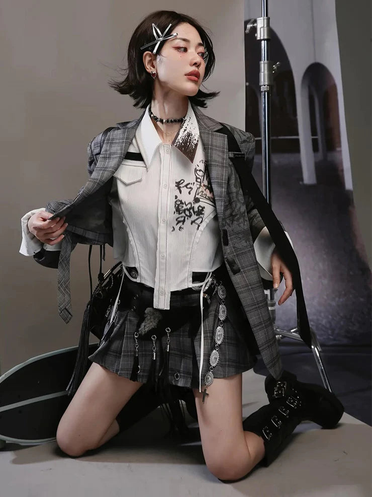 Graffiti Printed Plaid Loose Jacket & Pleated Culottes & Vest & Belt