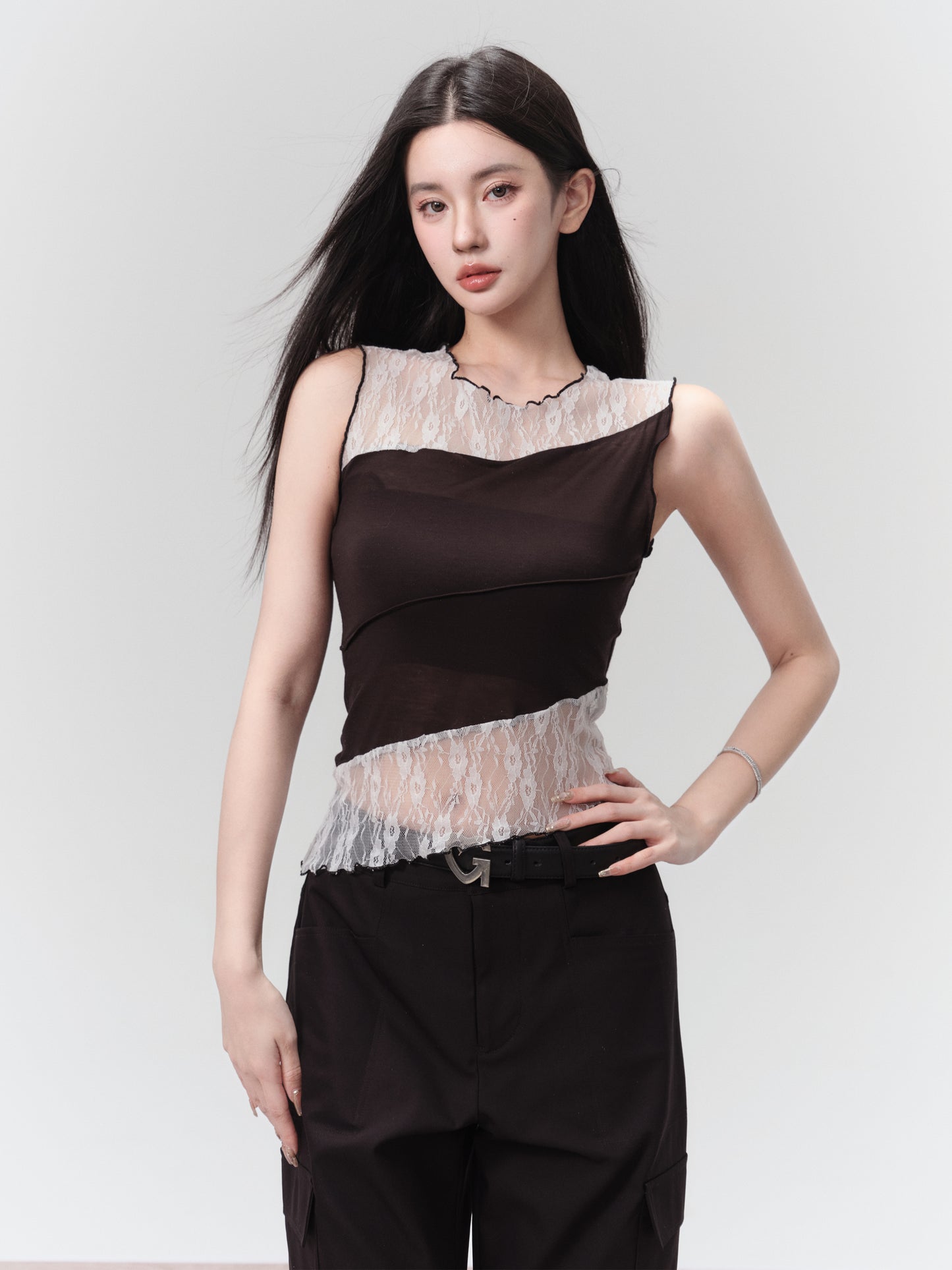 [In stock] Fragileheart Store - Brulee Milk Foam High-End Spicy Girl Vest Sweet and Cool Lace Spliced Top