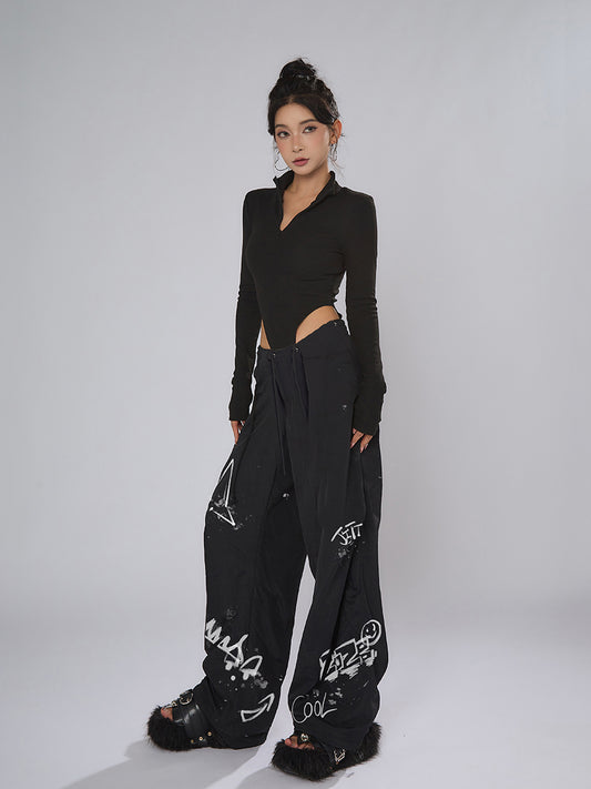 AN JITT's graffiti print work pants for women in spring and summer feature a jazz-inspired new American style with loose black dance pants.