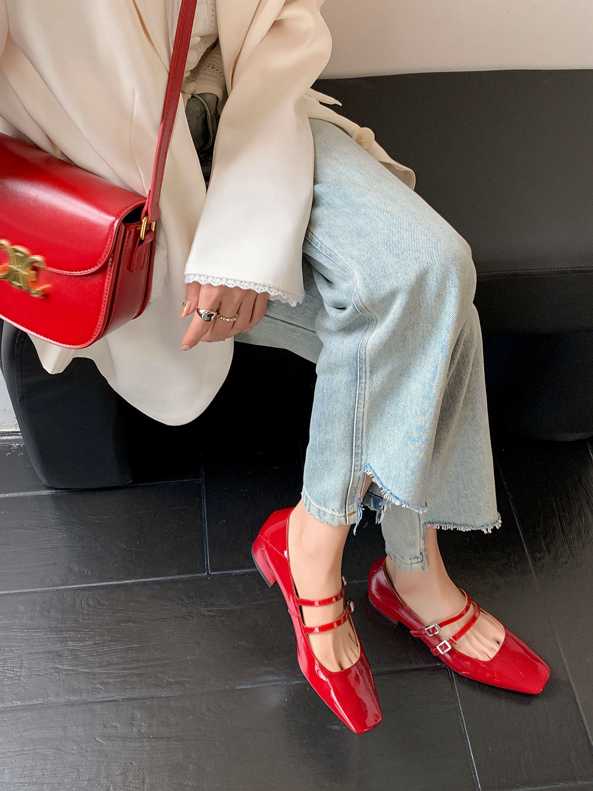 French-style high-end silver Mary Jane shoes for women, featuring a refined square toe and a single buckle thick heel shallow mouth single shoe.