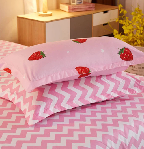 Kawaii Strawberry Zigzag Bedding Set