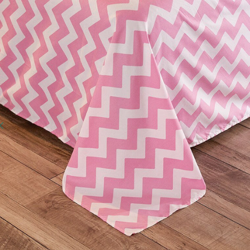 Kawaii Strawberry Zigzag Bedding Set