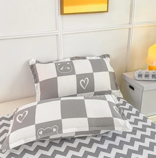 Gray Bear Checkered Bedding Set