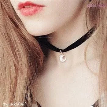 [Clearance] Lolita Crescent Moon Velvet Choker